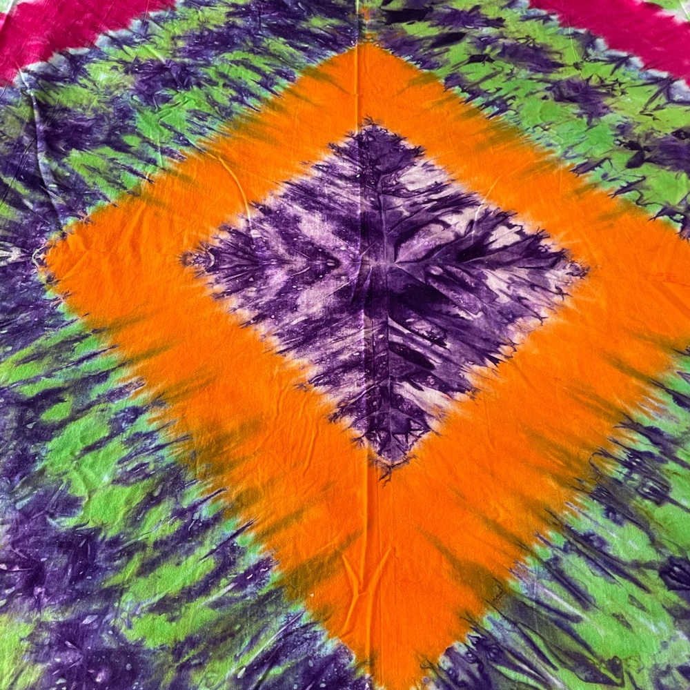 Tie dyed Queen Bedsheet set - Picture 3 of 12